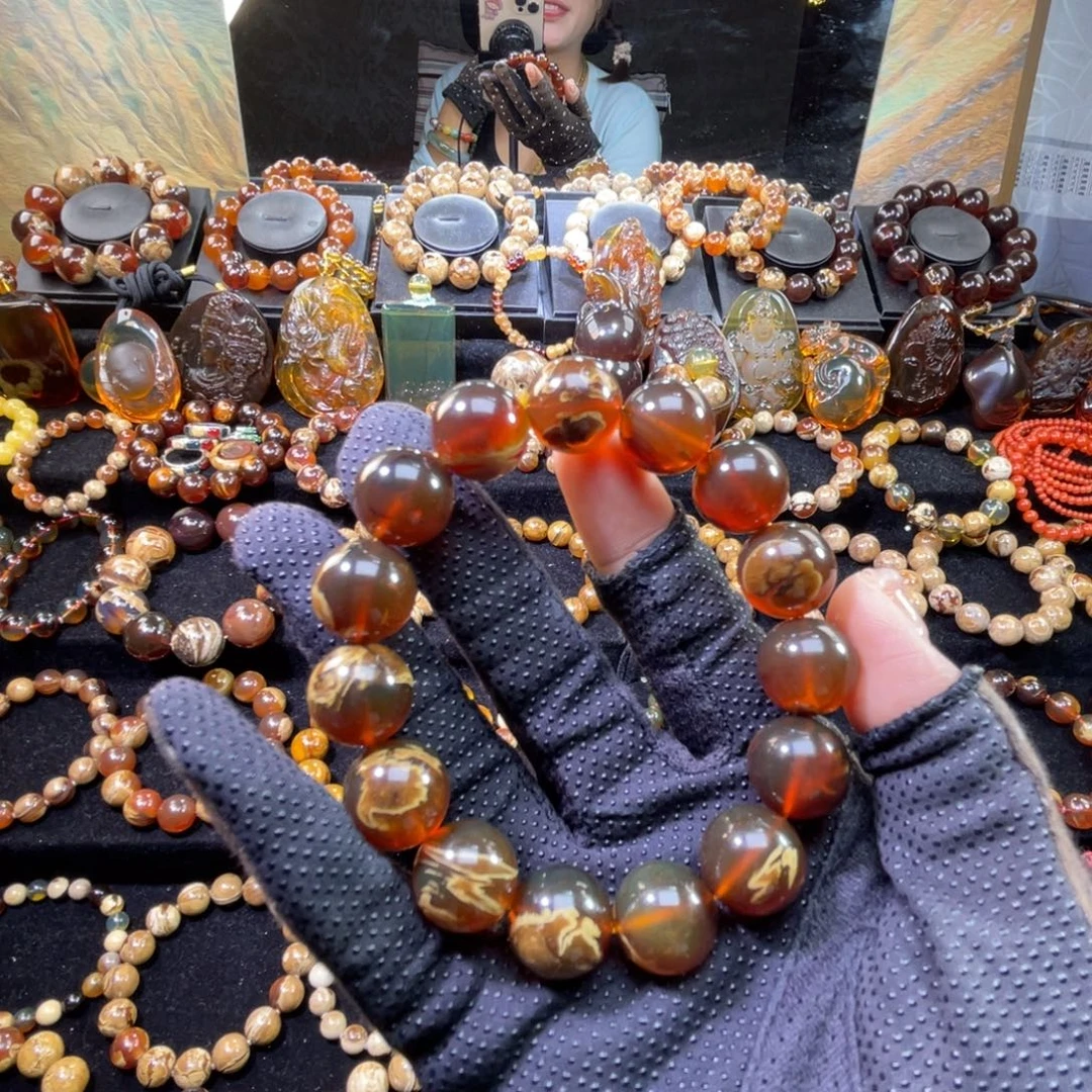 琥珀未镶嵌手串溶洞15