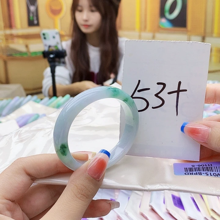 翡翠未镶嵌手镯0009……