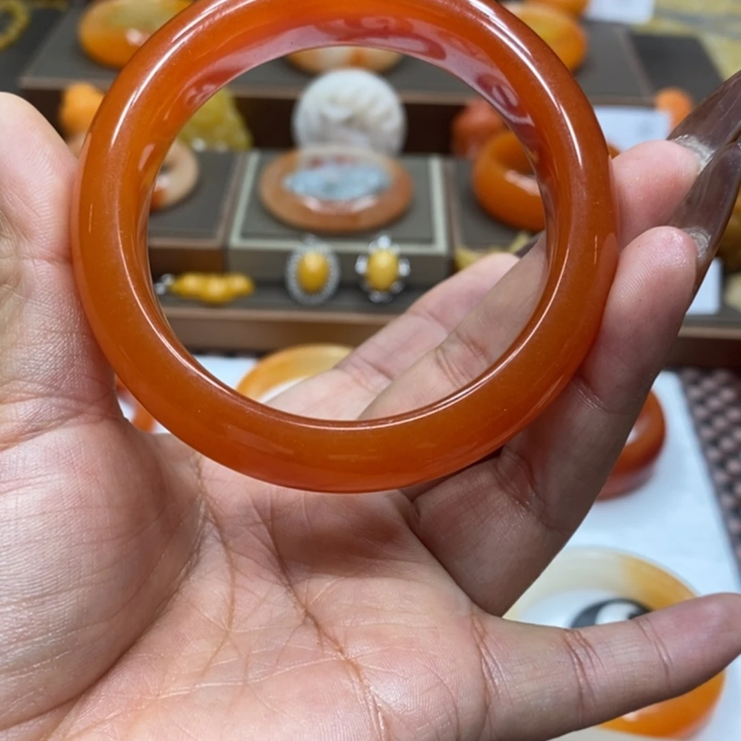 楼***姐石英质玉（黄龙玉）未镶嵌手镯