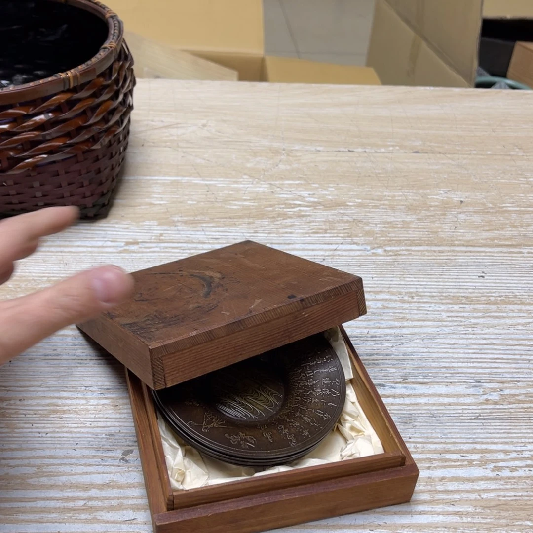 瓷片茉*茶密密麻麻地排列着一个