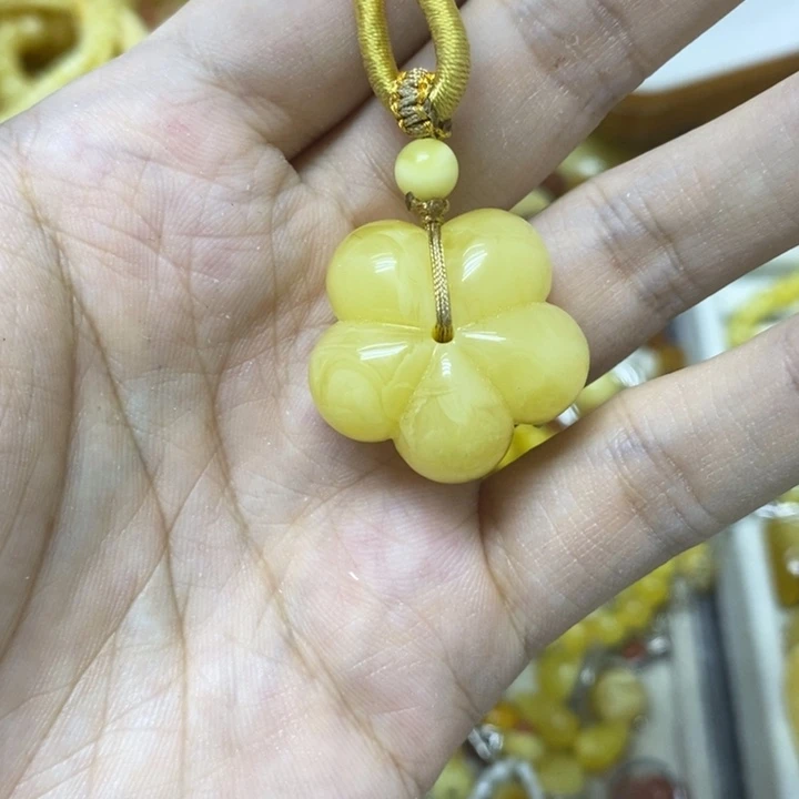 蜜蜡未镶嵌裸石吊坠