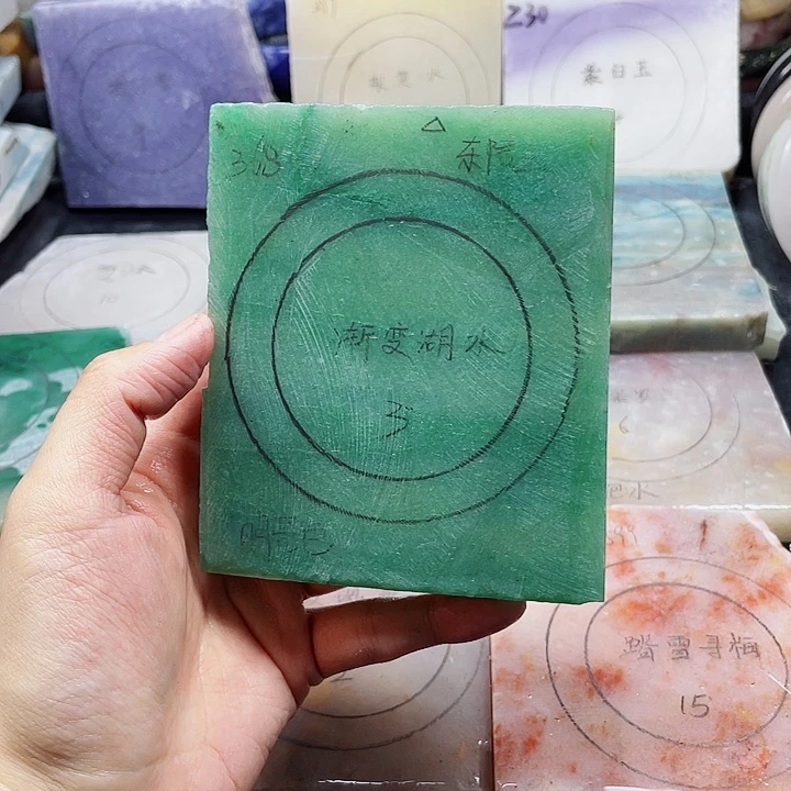 石英质玉未镶嵌手镯定制