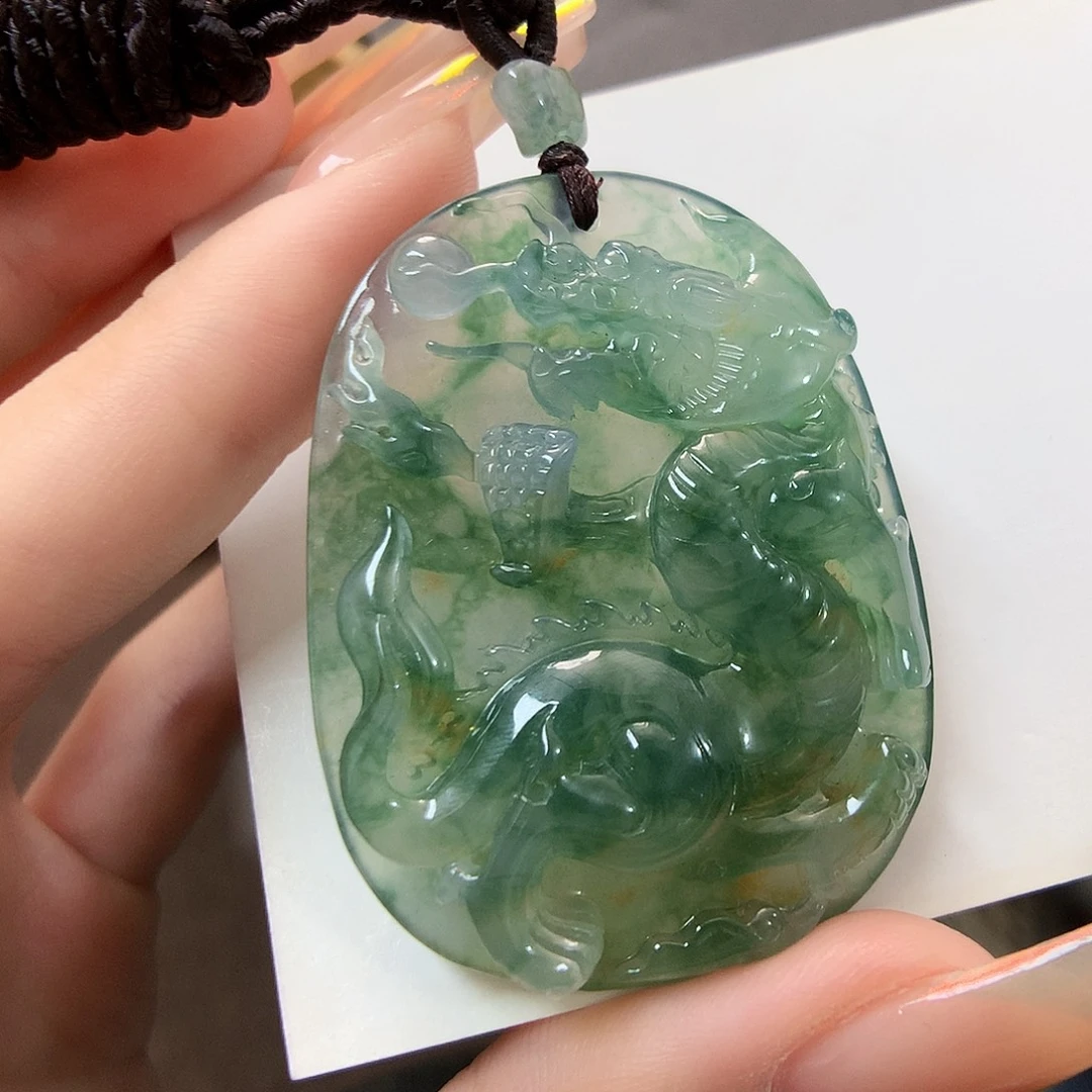 翡翠未镶嵌颈饰龙牌