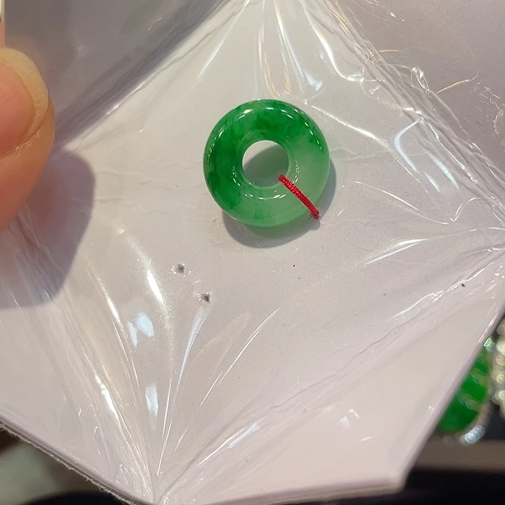 翡翠未镶嵌颈饰甜甜圈