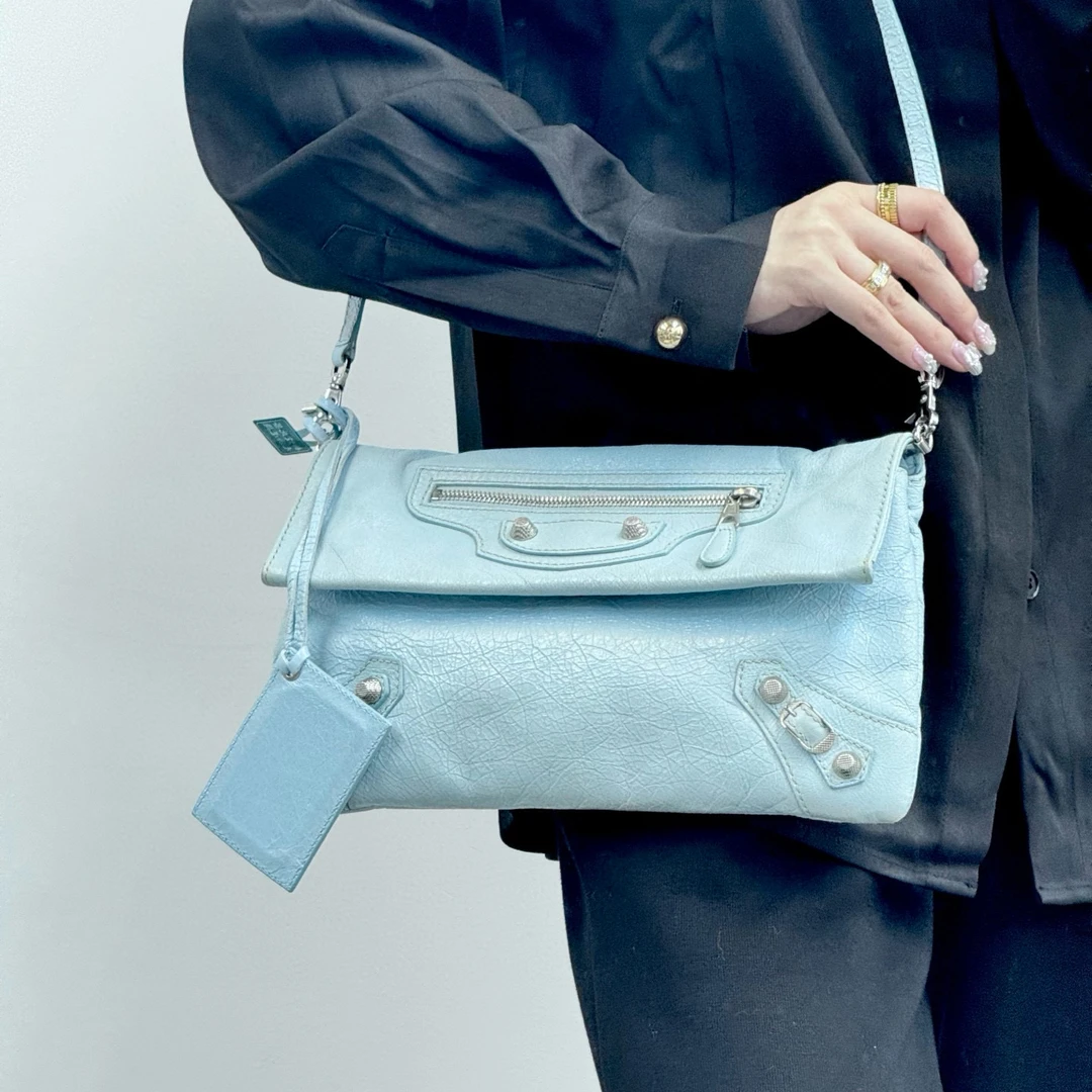 95新 Balenciaga/巴黎世家 巴黎世家baby蓝手拿斜挎机车包