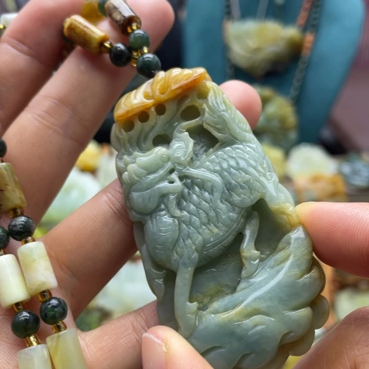 蛇纹石玉未镶嵌颈饰