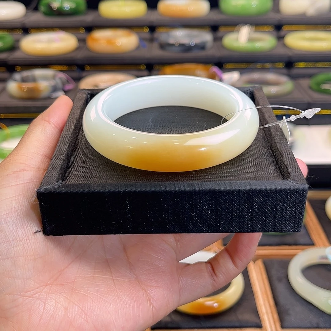 和田玉未镶嵌手镯厚装细料糖白