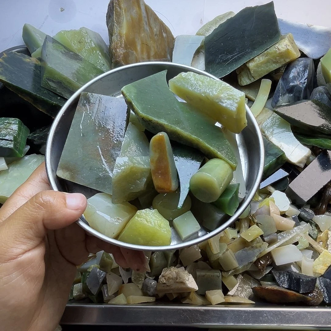 未镶嵌和田玉珠宝半成品红*牛