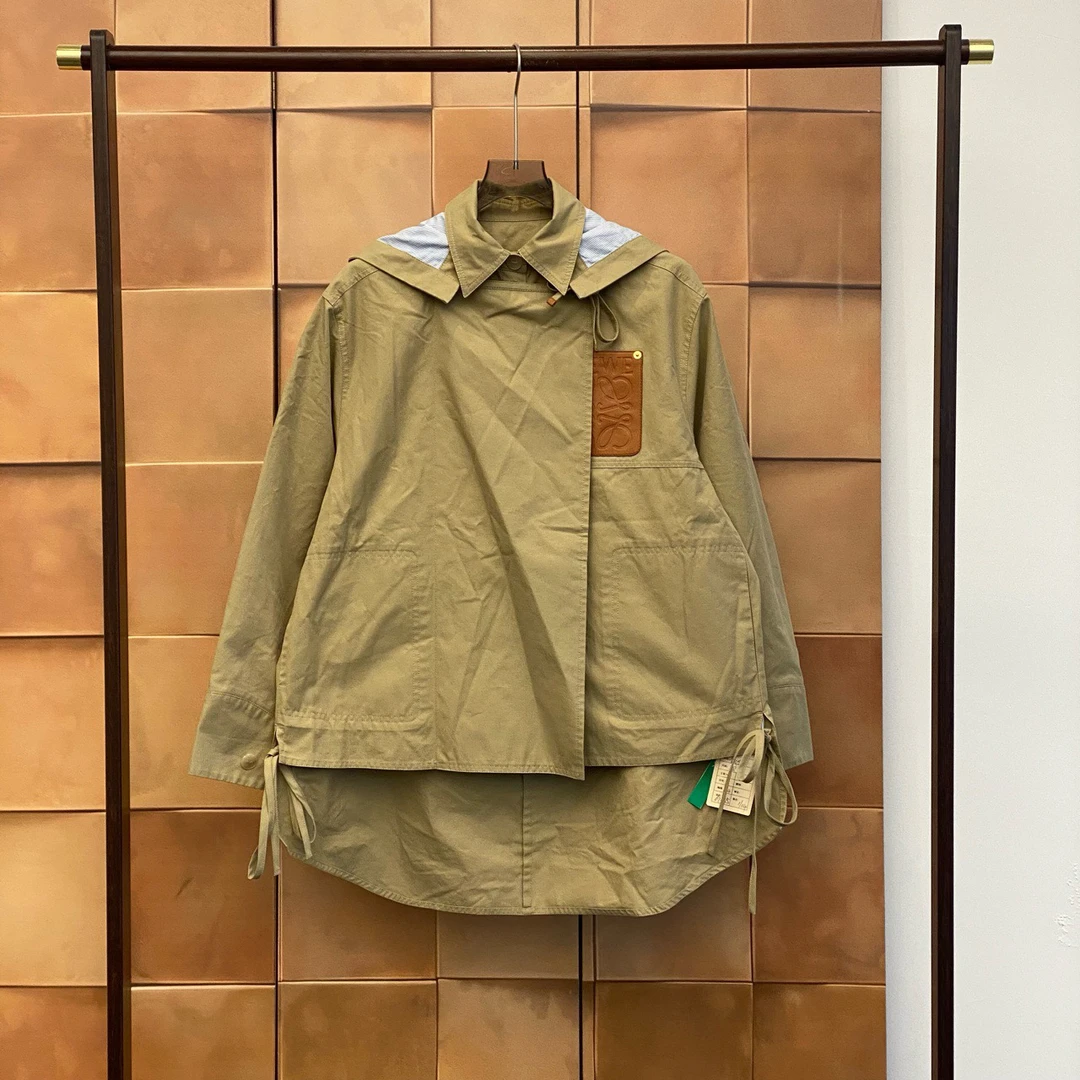 Loewe 新款口袋皮牌logo风衣外套/38码/全新带吊/29072