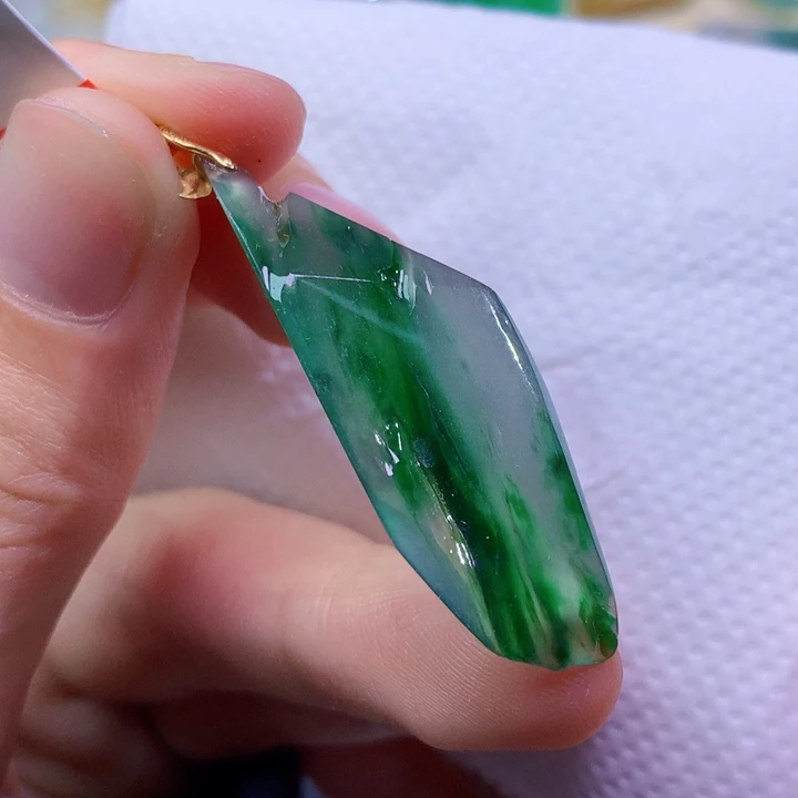 翡翠未镶嵌吊坠(不含链)