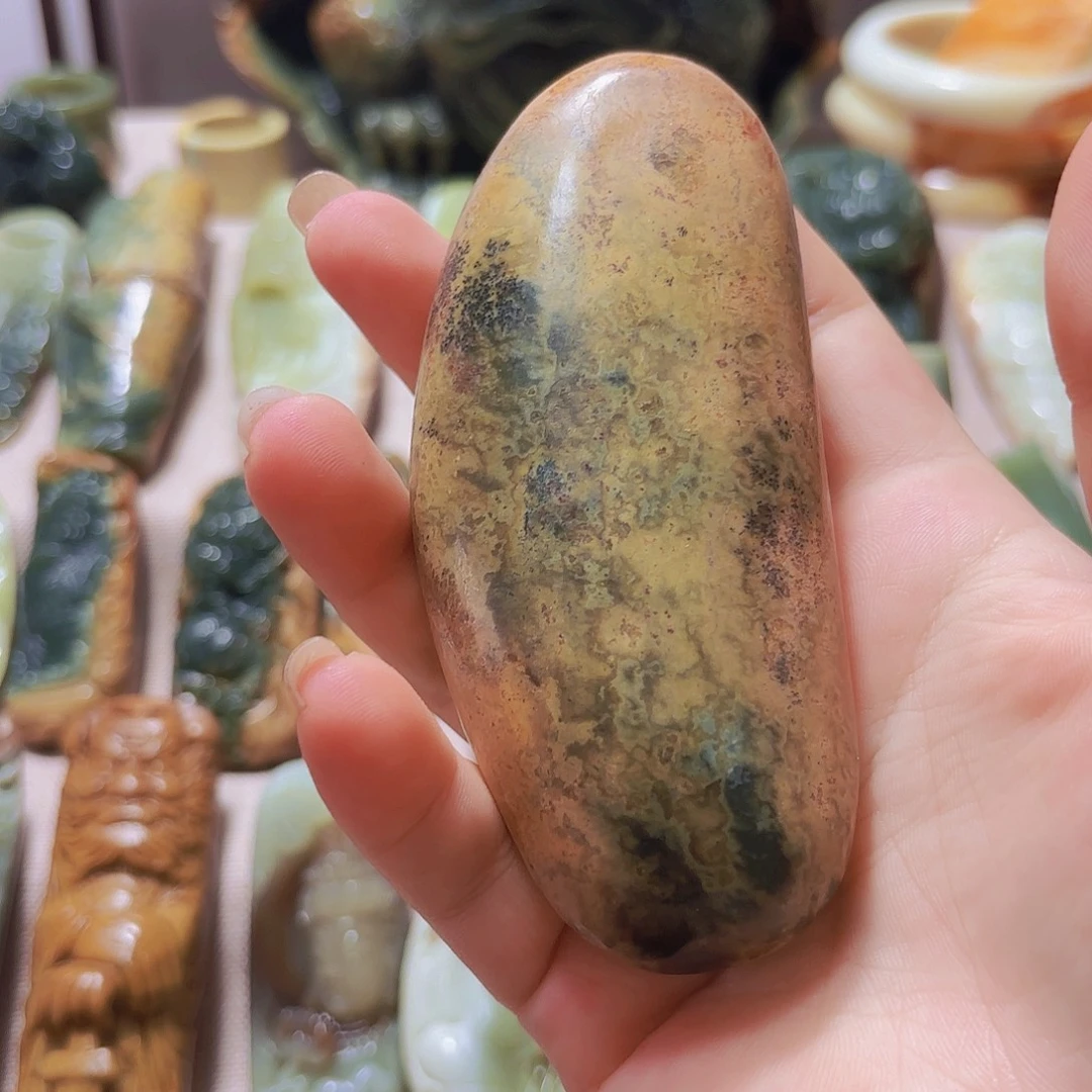 未镶嵌岫岩河磨玉（透闪石质玉）挂件