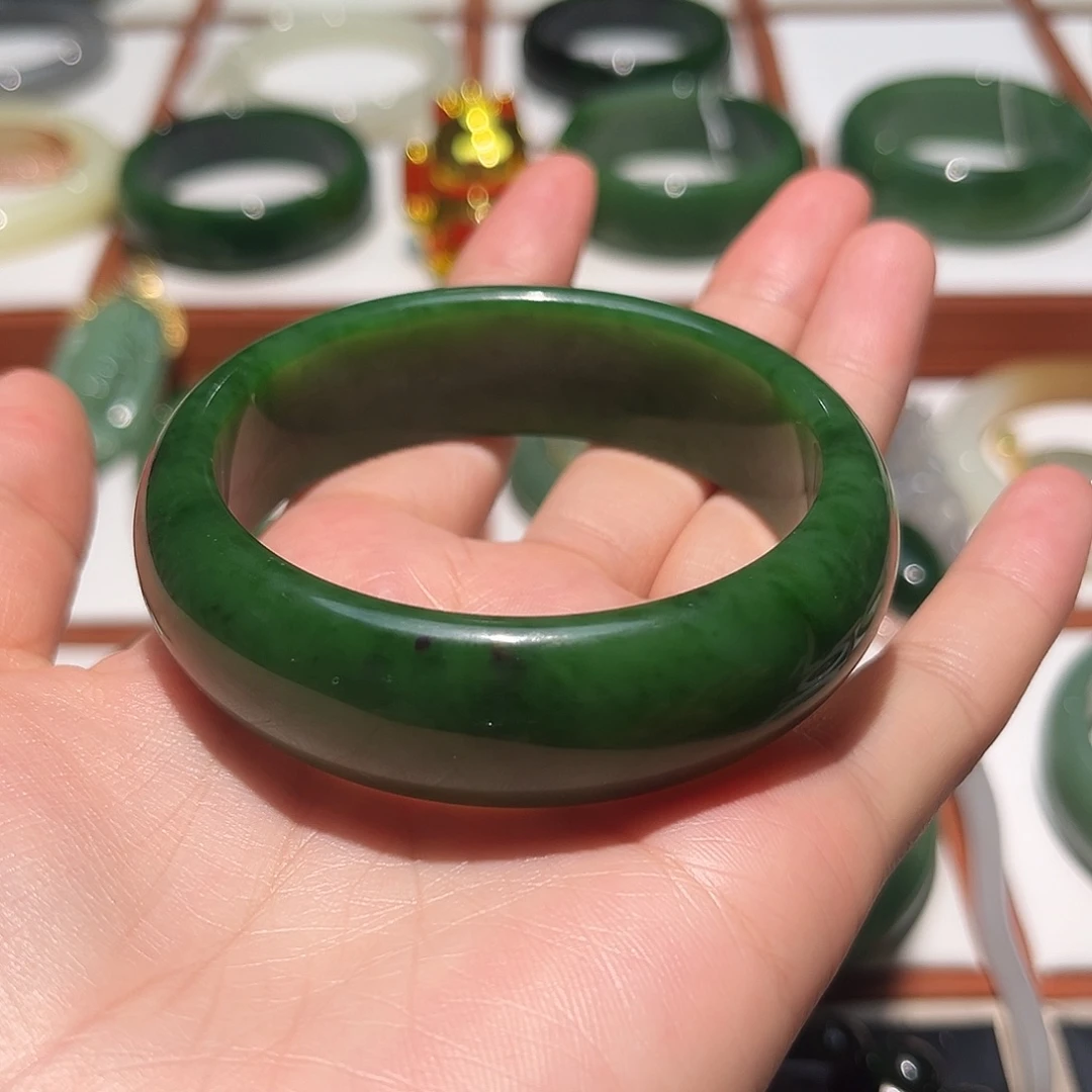 和田玉未镶嵌手镯