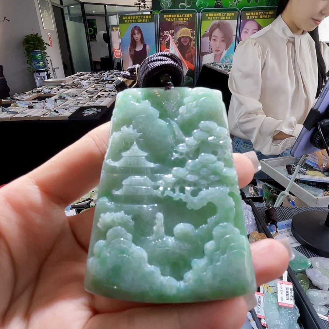 颈饰未镶嵌翡翠一个