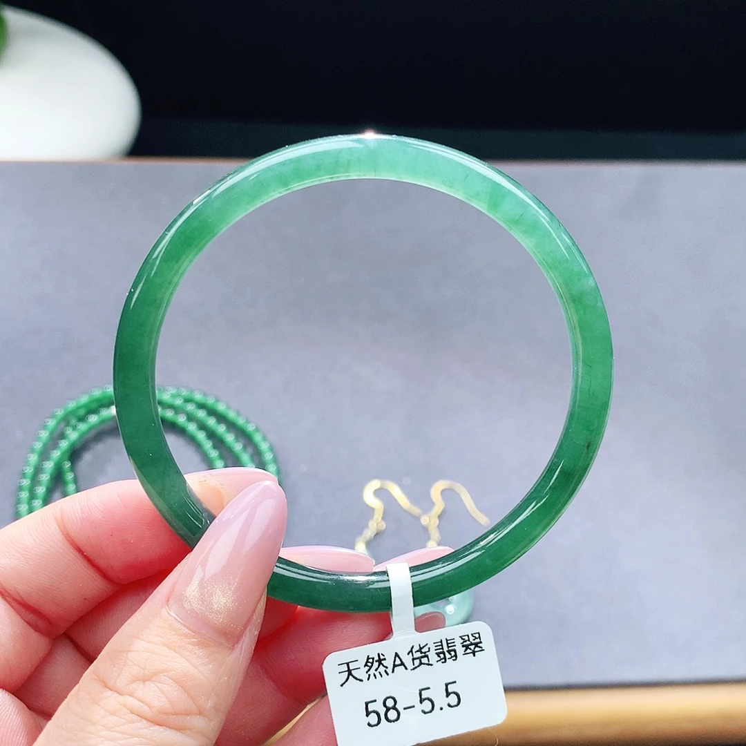未镶嵌手镯（圆镯）翡翠