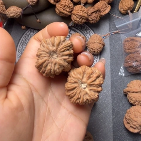 文玩核桃吊坠塔尖