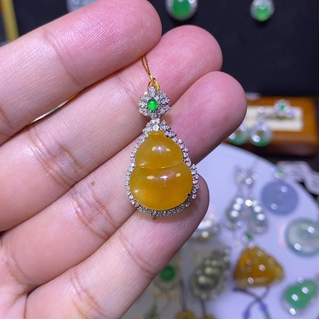 【闪购商品】颈饰18K金镶嵌翡翠