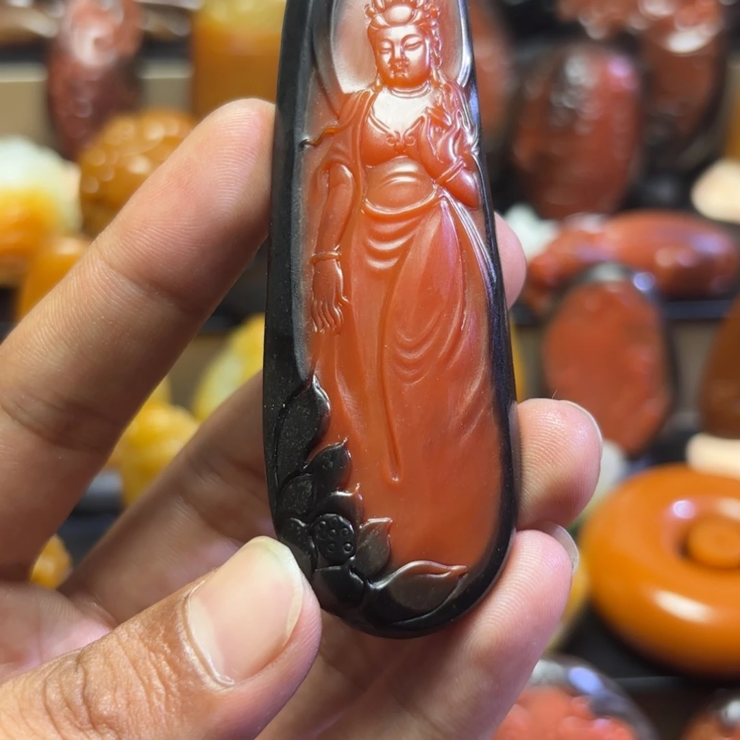 ****亮和田玉未镶嵌颈饰