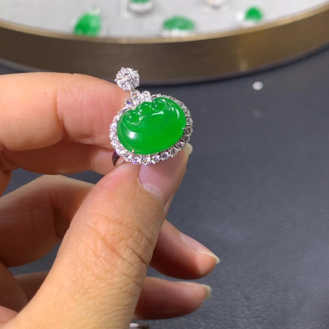 翡翠戒指18K金镶嵌翡翠