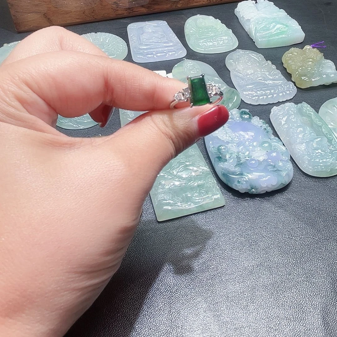 翡翠未镶嵌颈饰吊坠