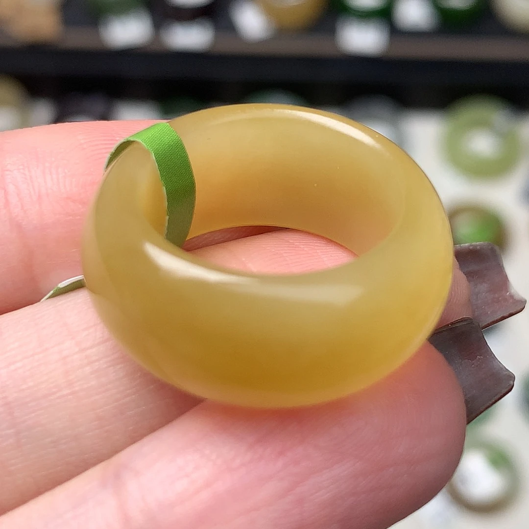 未镶嵌戒指和田玉