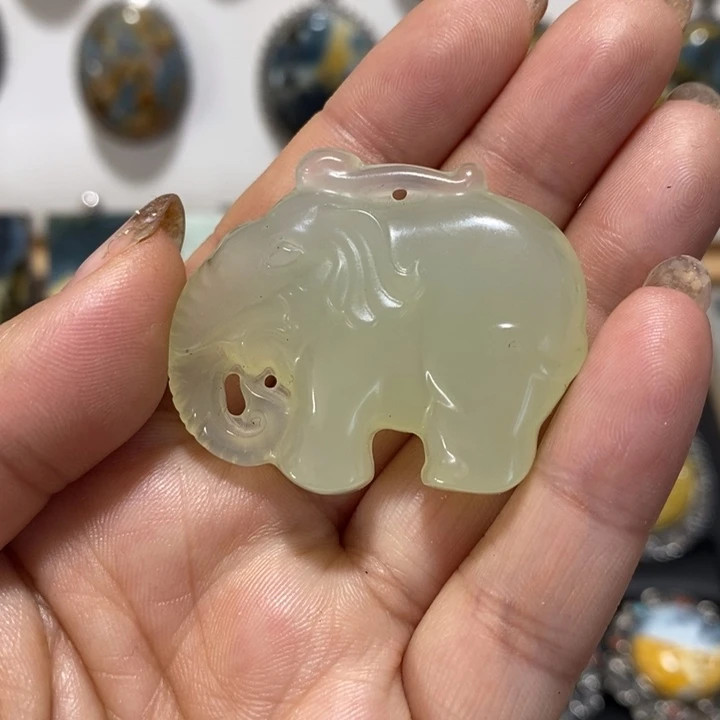 蛇纹石玉未镶嵌颈饰
