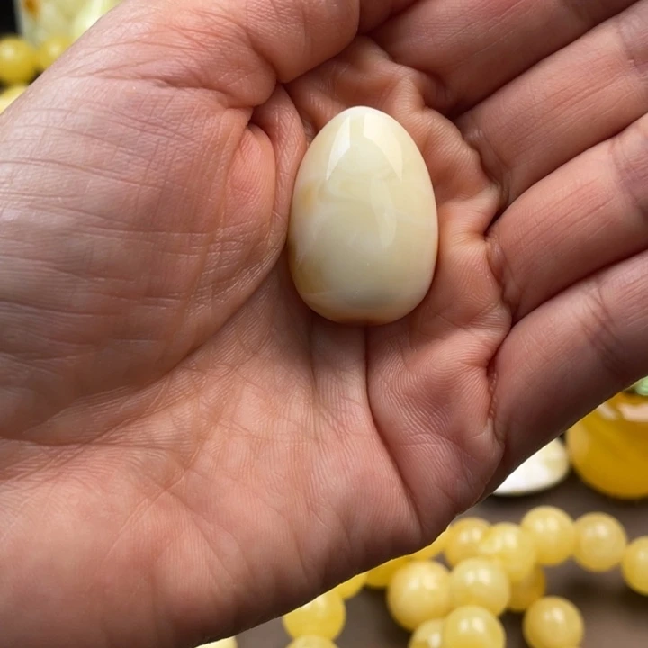 琥珀未镶嵌颈饰蜜蜡