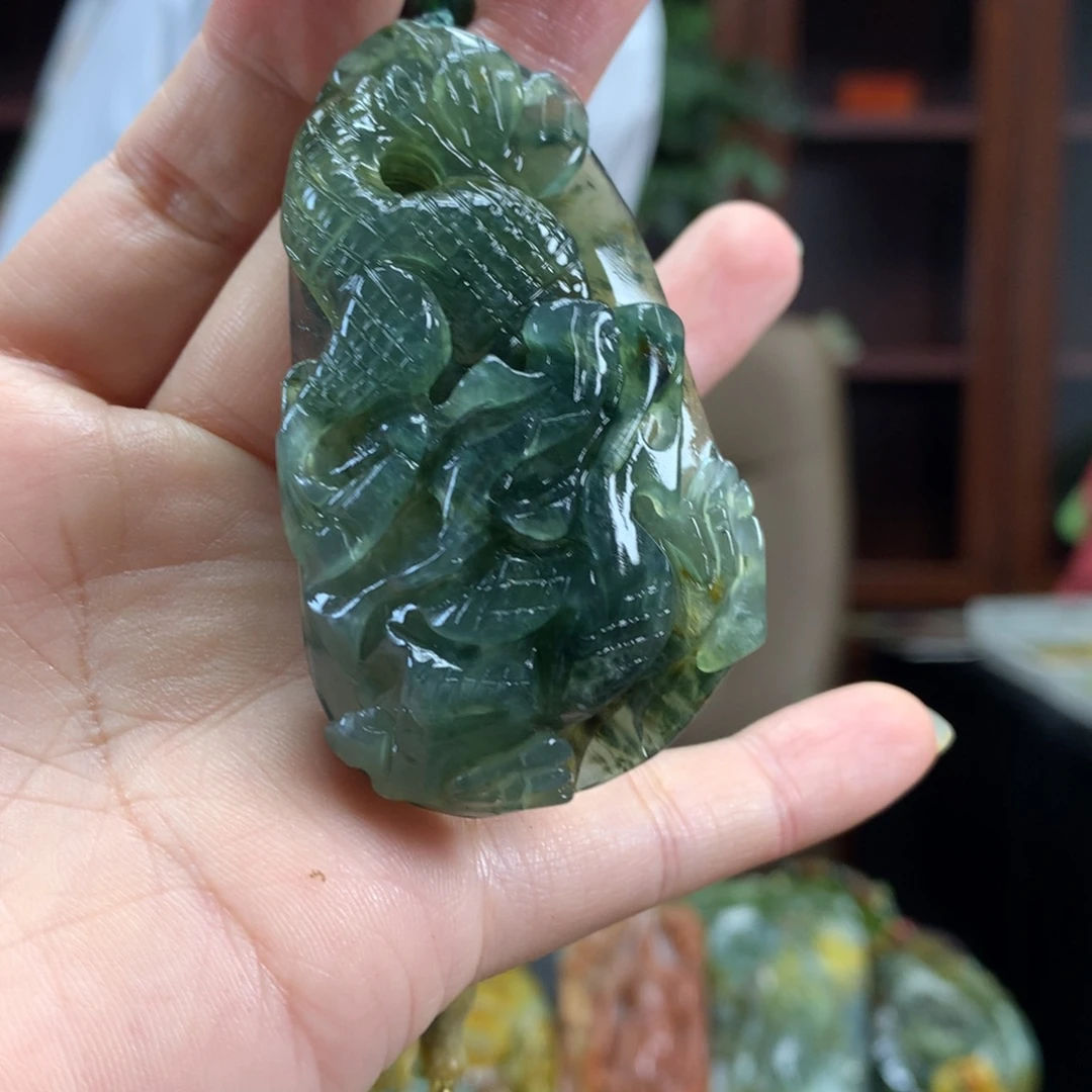 蛇纹石玉未镶嵌颈饰