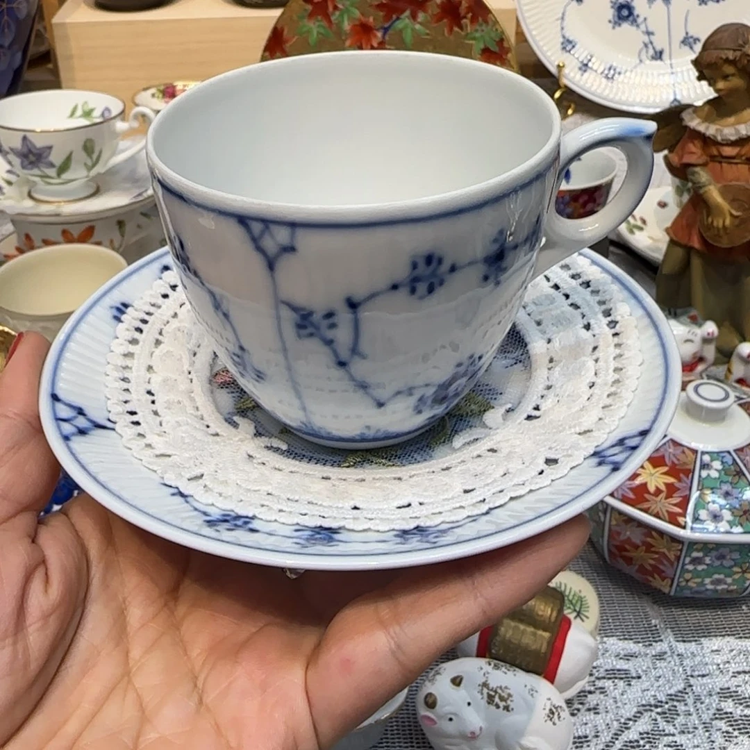 茶盏咖啡杯里的咖啡是我