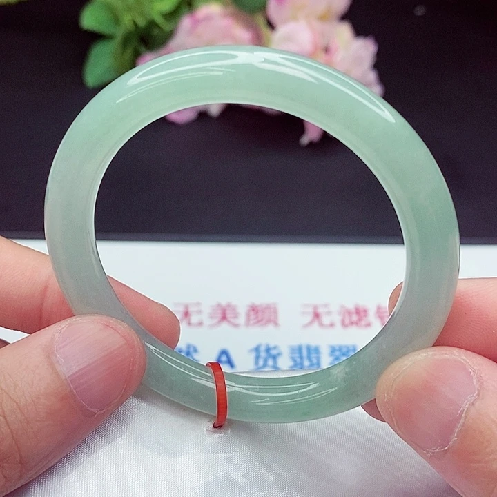 翡翠手镯未镶嵌55圈