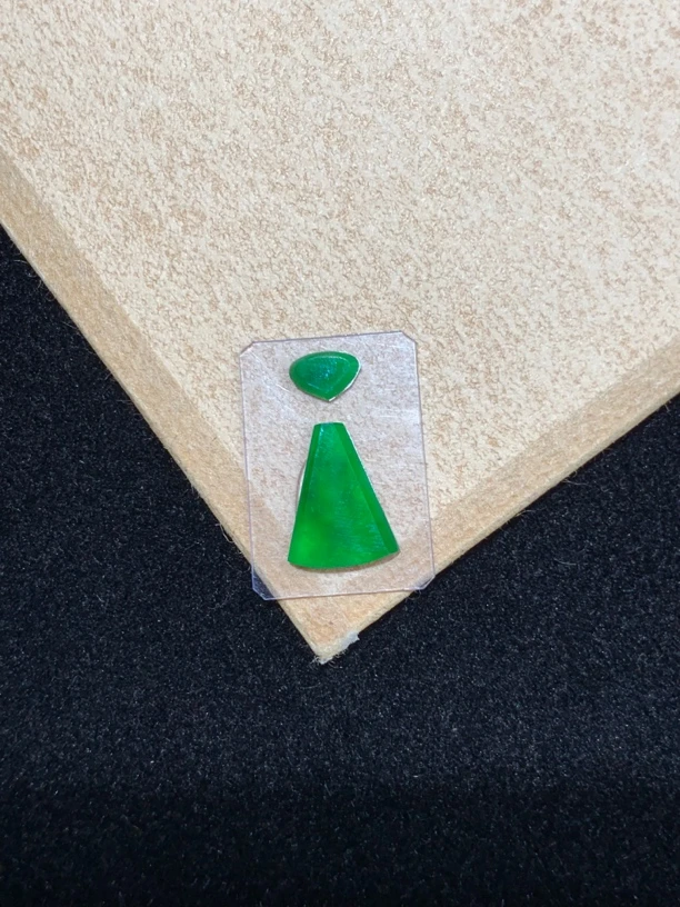 翡翠无事牌吊坠，天然缅甸翡翠A货镶嵌帝王绿时尚冰绿精致