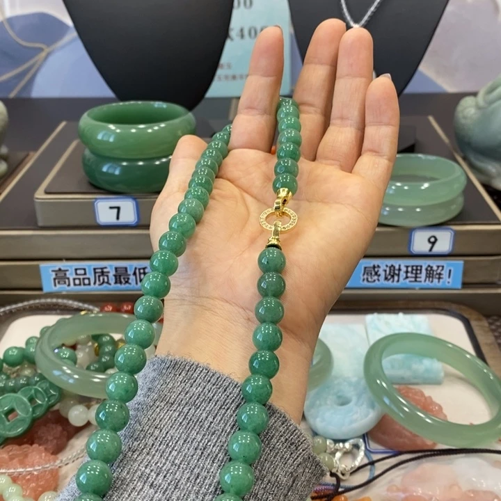 美***瑕石英岩玉未镶嵌颈饰