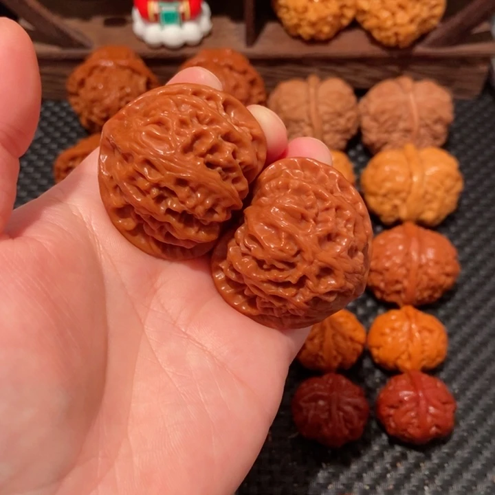 文玩核桃把件赵*伟42.2尺寸宫灯1127