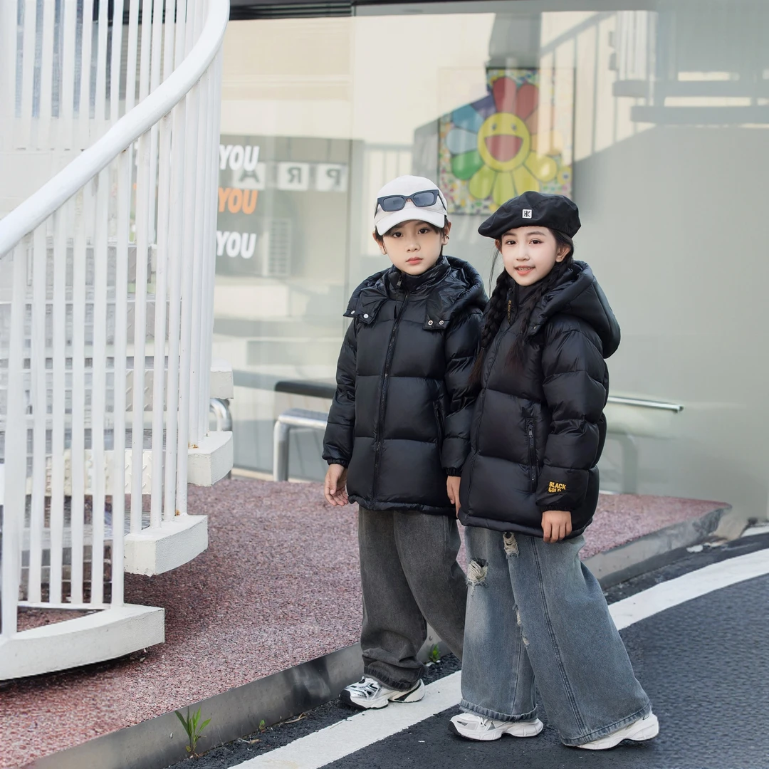 新款时尚儿童反季保暖男女中大童外套亲子款冬季短款连帽加厚