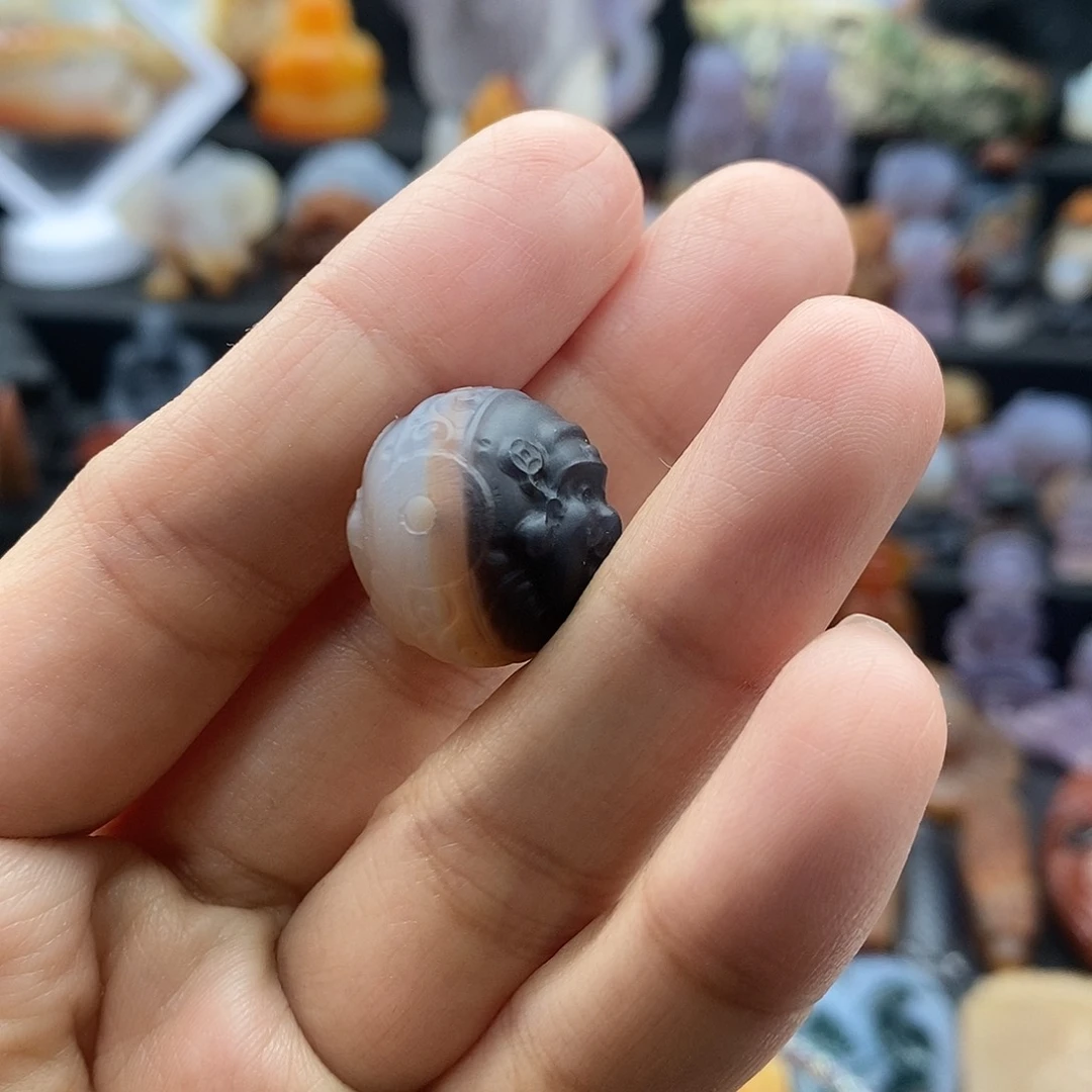 玛瑙/玉髓颈饰未镶嵌君*见