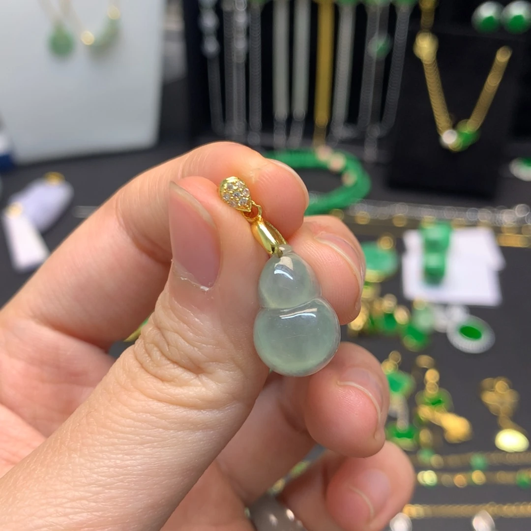 翡翠未镶嵌颈饰有纹裂