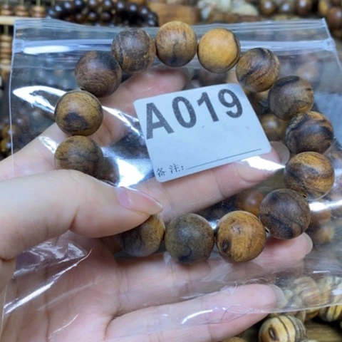 手串贡木1.5莺歌绿油瘤疤