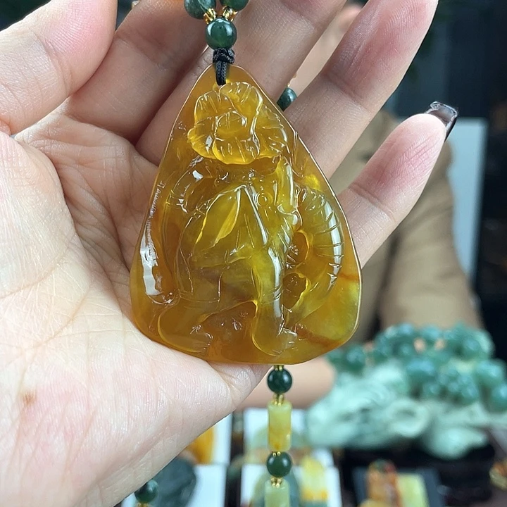 蛇纹石玉颈饰未镶嵌