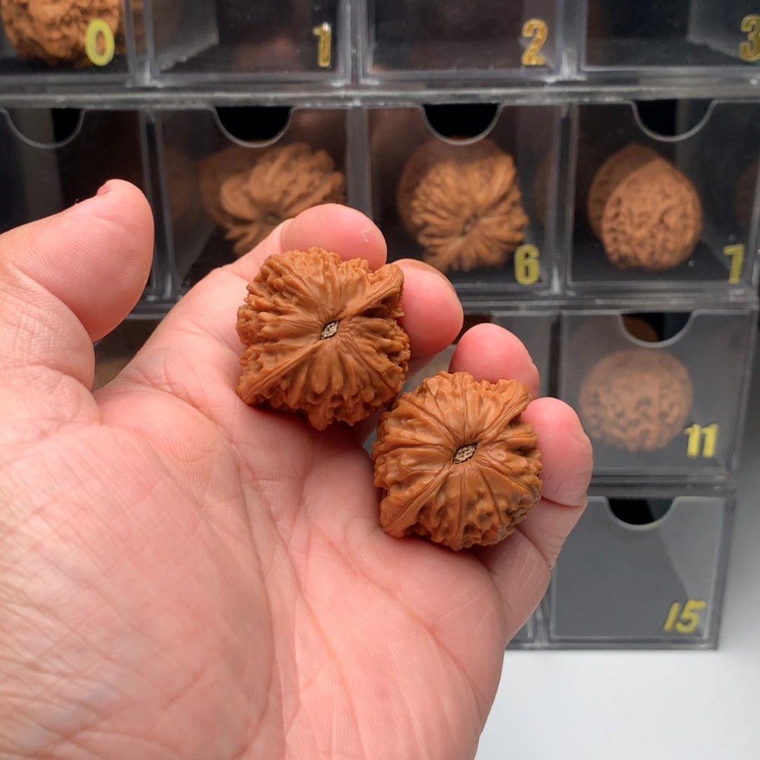 石***哥吊坠桃核文玩核桃123456