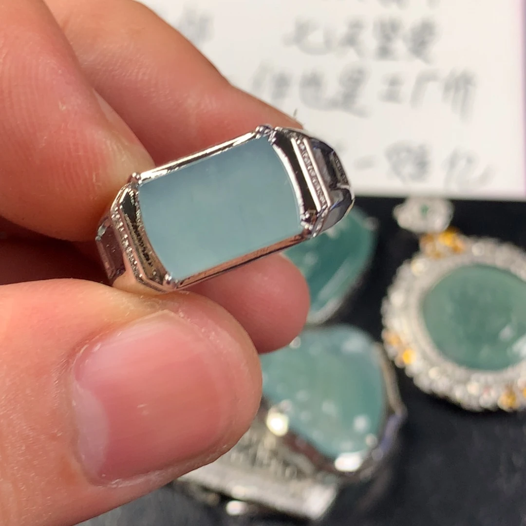 翡翠未镶嵌颈饰马鞍戒指