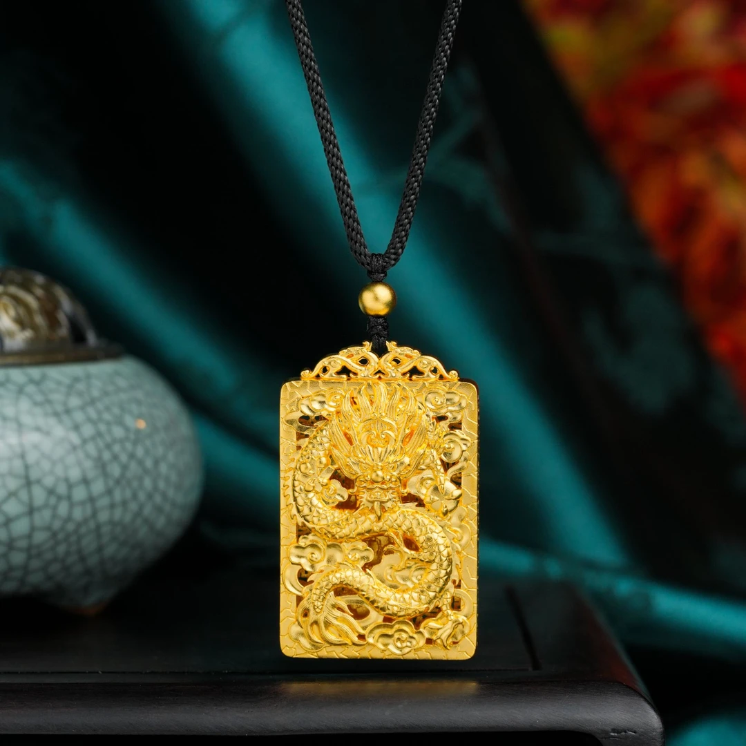 ZOCAI/佐卡伊古法黄金錾刻龙行天下无事牌品牌足金吊坠 C02617