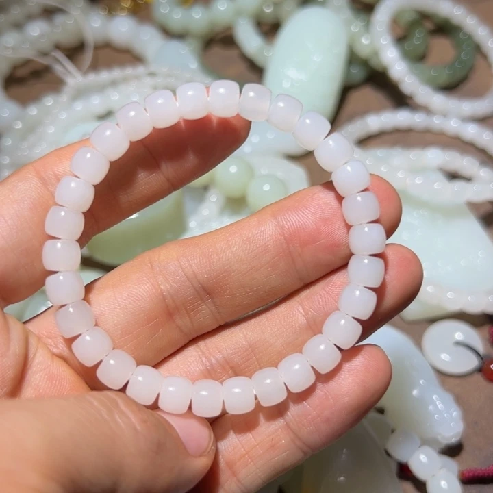 颈饰未镶嵌和田玉（糖玉）风