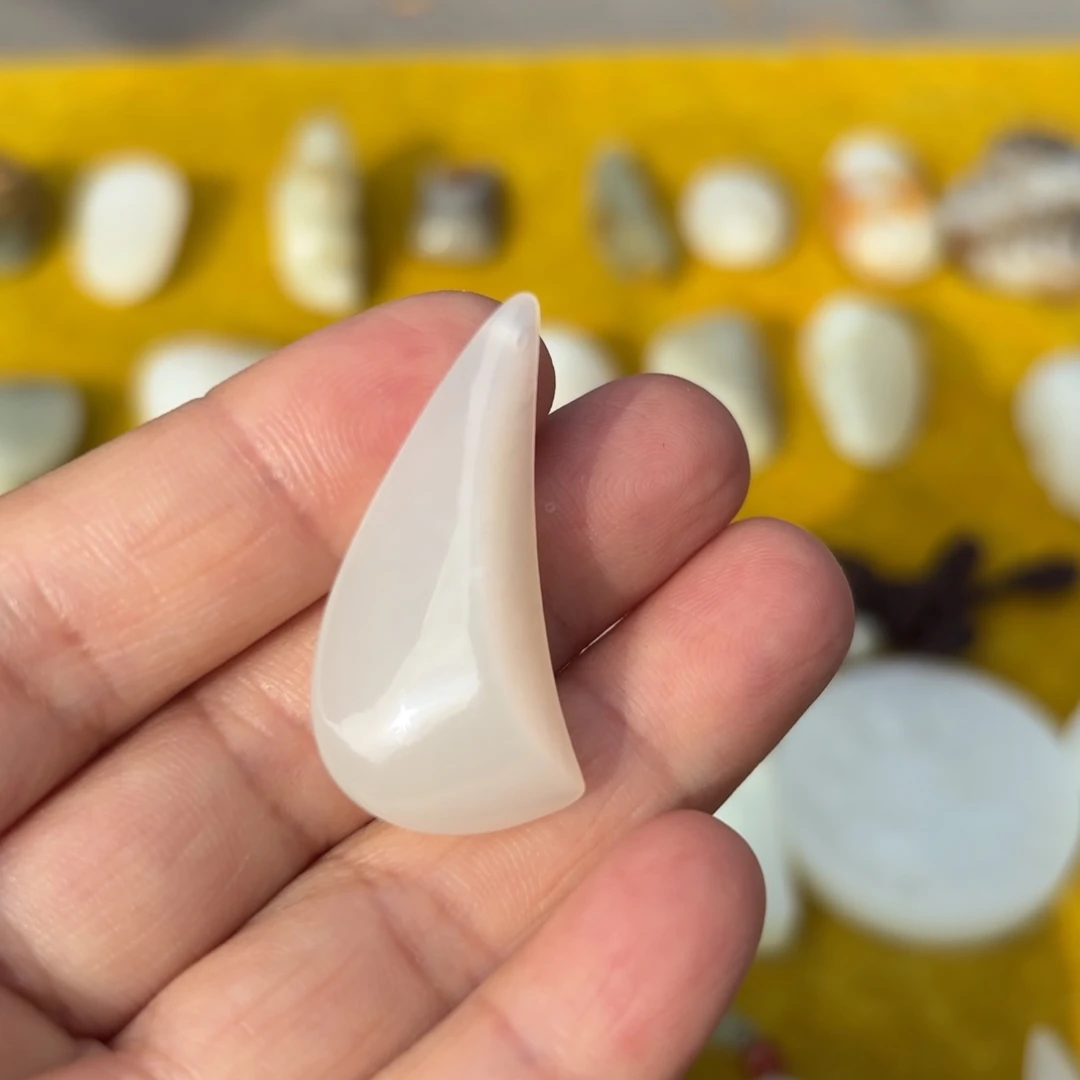 和田玉（糖玉）未镶嵌颈饰