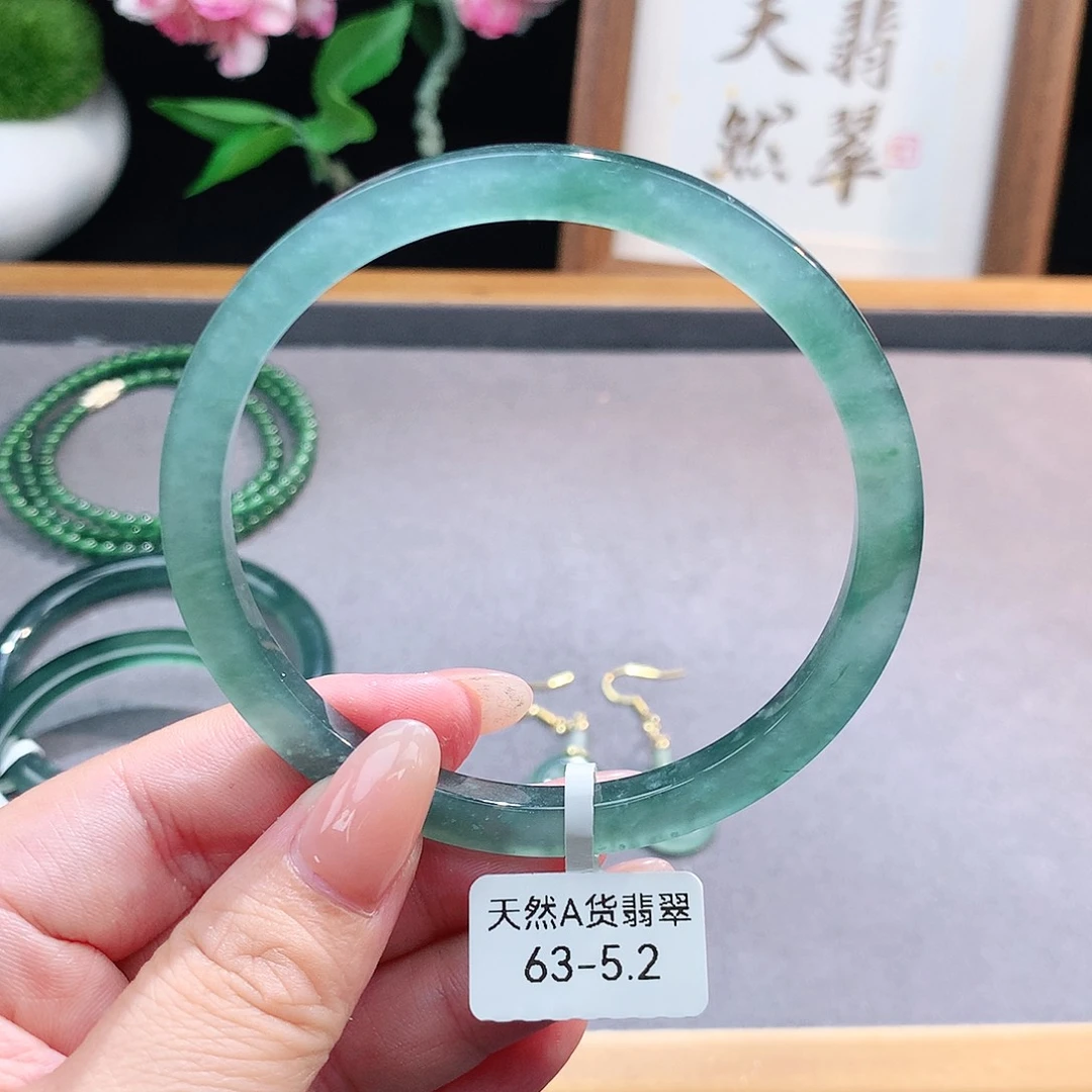 未镶嵌手镯（圆镯）翡翠