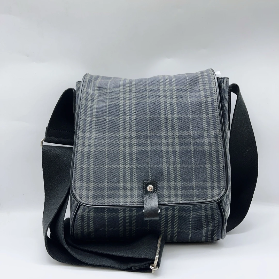 95新 BURBERRY/博柏利   黑色格纹斜挎包 1417 1899