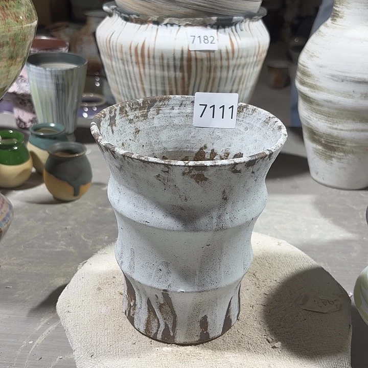 摆件高17，口13.5，有孔，7111