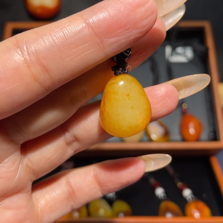 知***乐颈饰未镶嵌和田玉（糖玉）