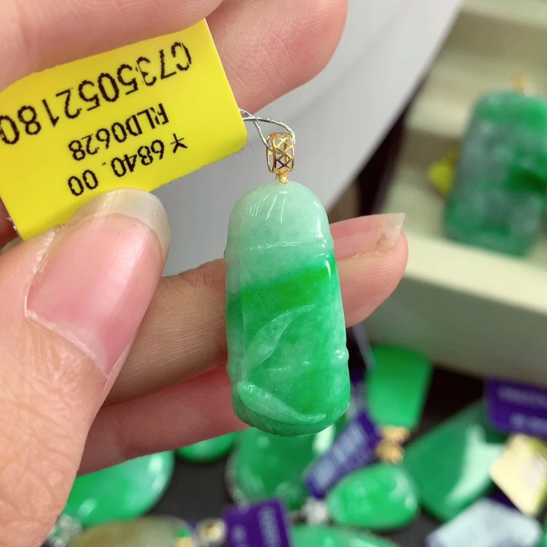 吊坠(不含链)18K金镶嵌翡翠