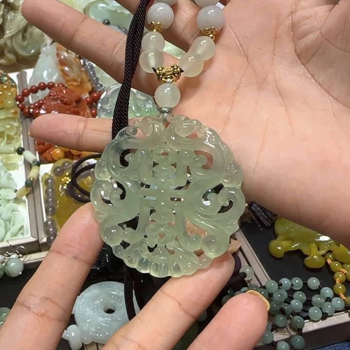 蛇纹石玉未镶嵌吊坠