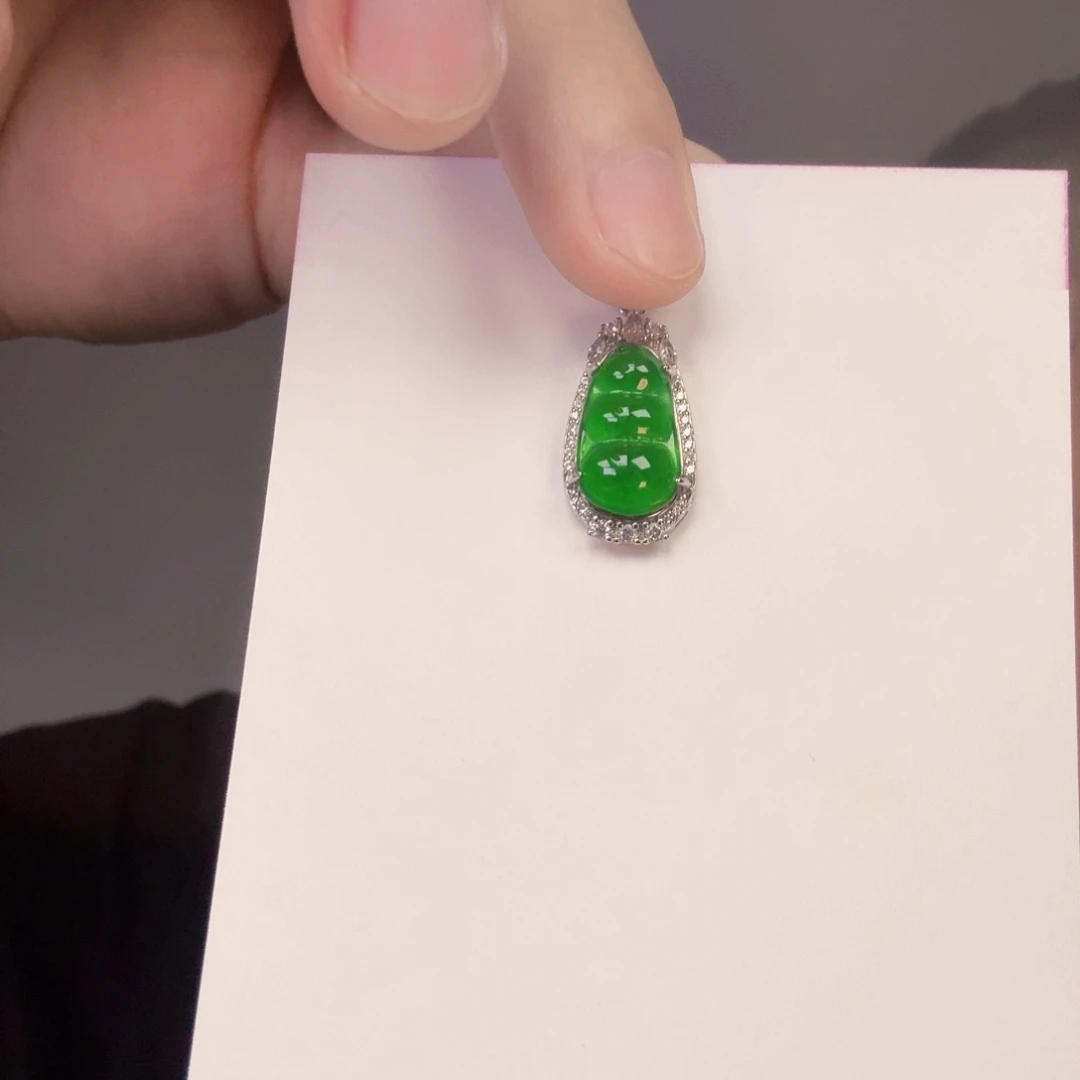 颈饰未镶嵌翡翠一件