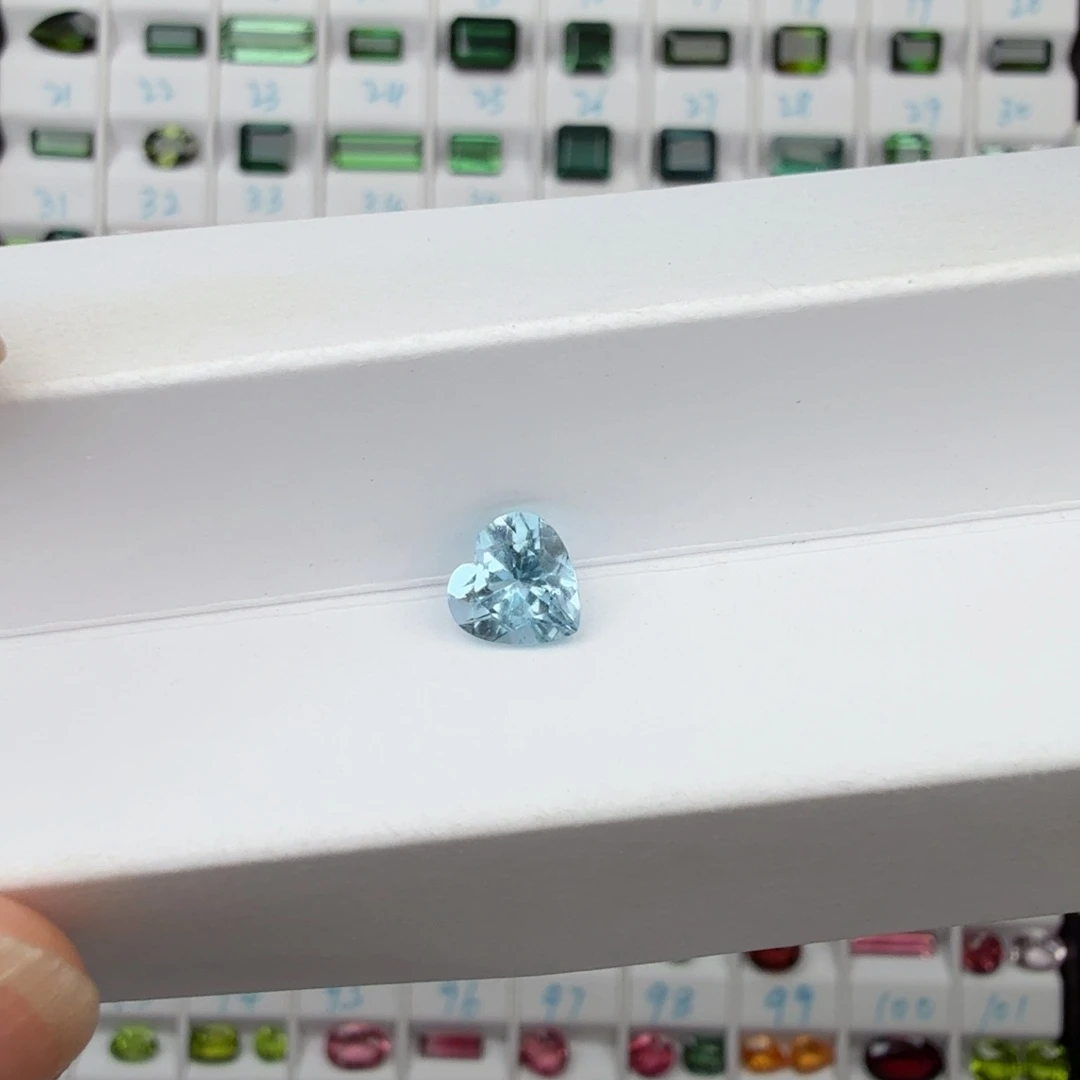 海蓝宝石裸石天然圣玛利亚色1.26克拉